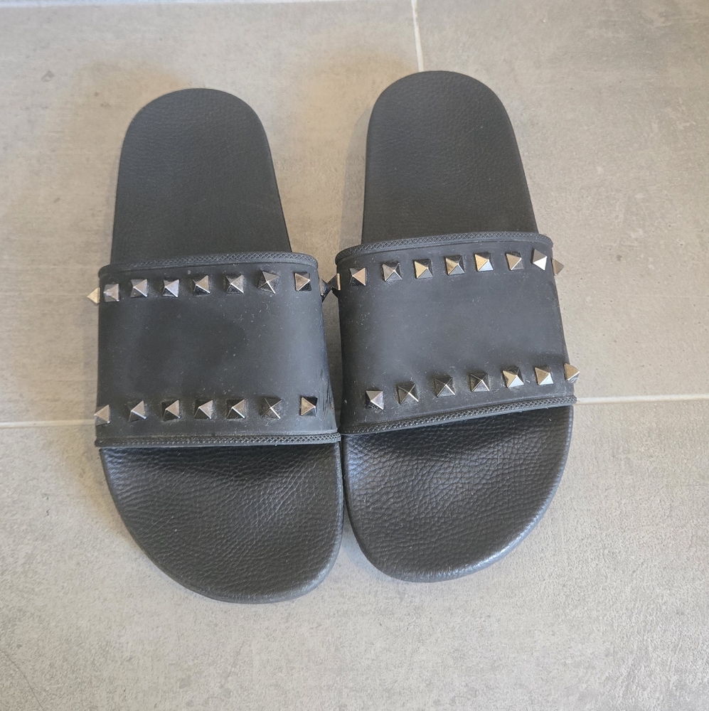 Valentino Slides